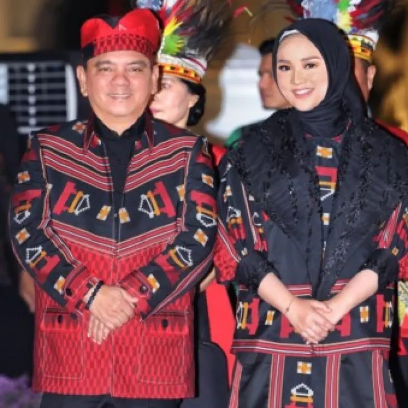 Pj Gubernur Promosikan Tenun Batik Sultra di Istana Negara