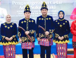 Gubernur Sultra Dianugerahi Gelar Adat Tolaki “Lariwu Wuanggiha Lasawonua”