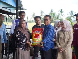 Bupati Koltim Salurkan Bantuan Untuk Warga Terdampak Banjir di Kecamatan Ladongi
