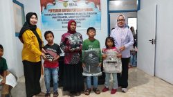 Pemkot Baubau Salurkan Bantuan Sandang dan Alat Sekolah