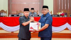 Gubernur Sultra Serahkan Ranperda Pertanggungjawaban  APBD Tahun Anggaran 2025 kepada DPRD
